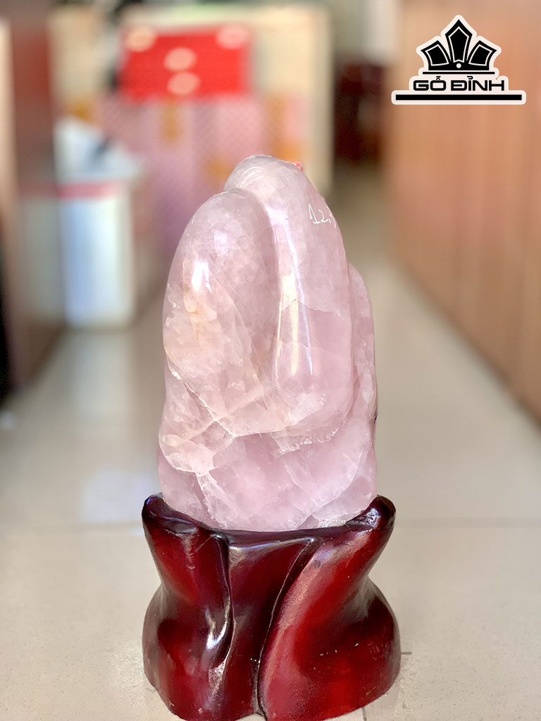 Tác Phẩm Đá Thạch Anh Hồng Cao 47 Ngang 23 (cm) 12,27kg
