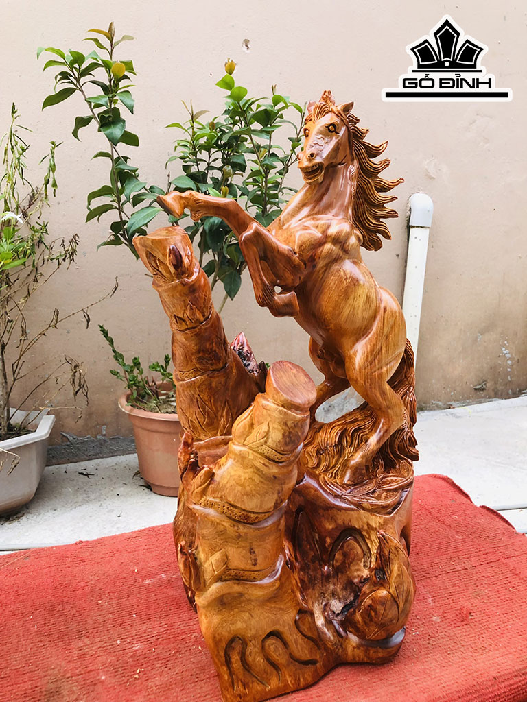 Tượng Ngựa Phong Thủy (Nhất Mã Phi Thiên) Gỗ Hương Cao 50 Ngang 30 Sâu 24 (cm)