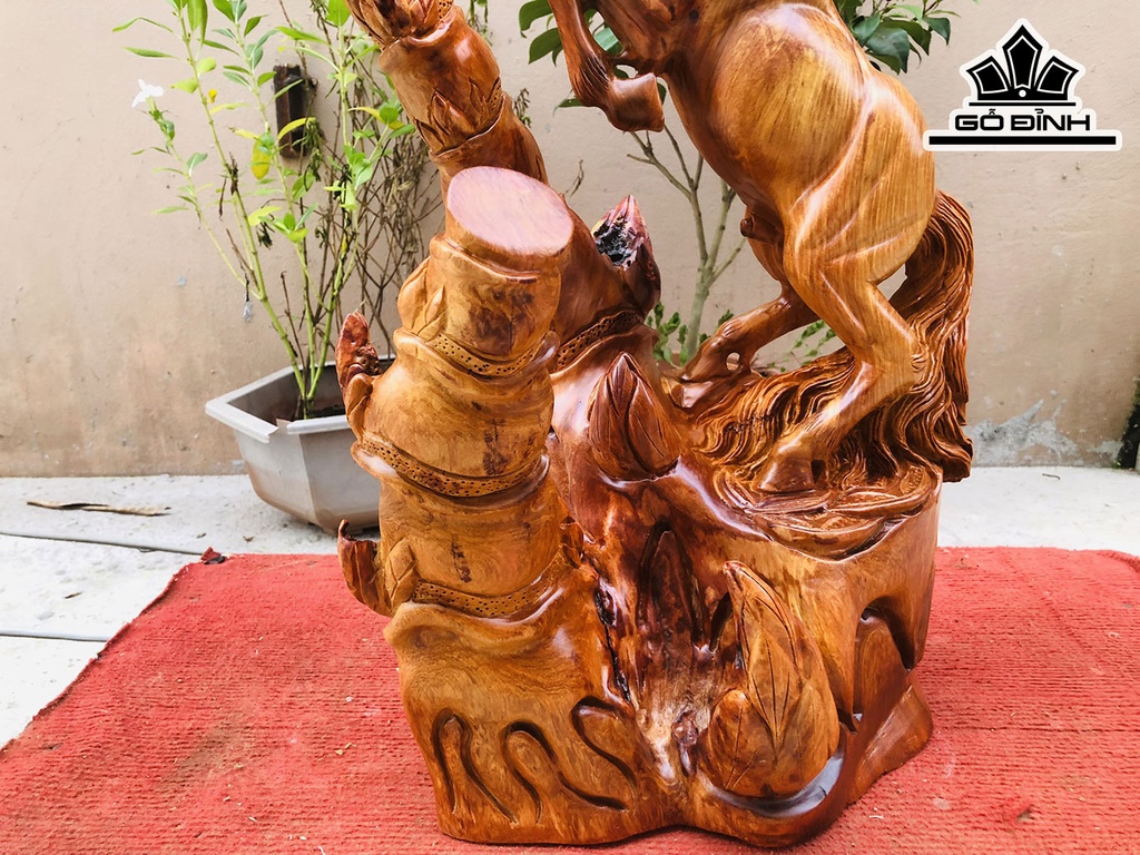 Tượng Ngựa Phong Thủy (Nhất Mã Phi Thiên) Gỗ Hương Cao 50 Ngang 30 Sâu 24 (cm)