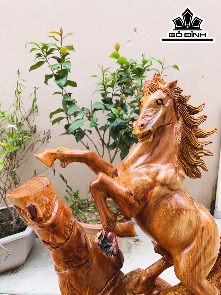 Tượng Ngựa Phong Thủy (Nhất Mã Phi Thiên) Gỗ Hương Cao 50 Ngang 30 Sâu 24 (cm)