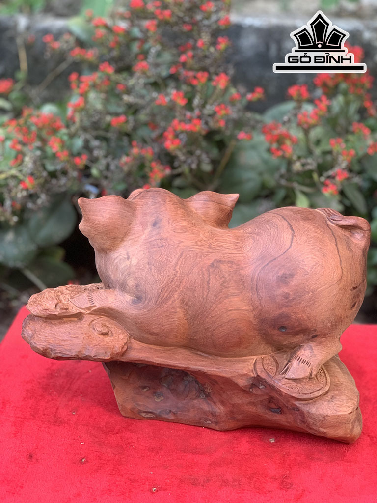 Tượng Heo Phong Thủy Gỗ Hương Cao 24 Ngang 33 Sâu 21 (cm)