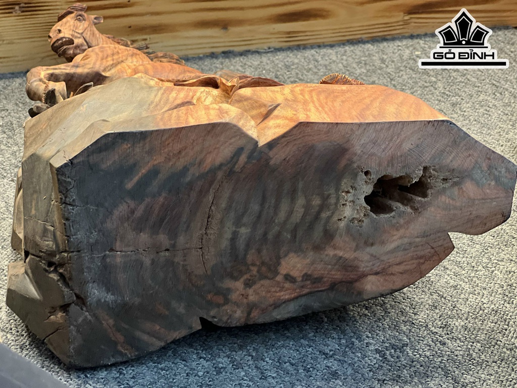Tượng Ngựa Phong Thủy (Nhất Mã Phi Thiên) Gỗ Trắc Cao 37 Ngang 27 Sâu 13 (cm)