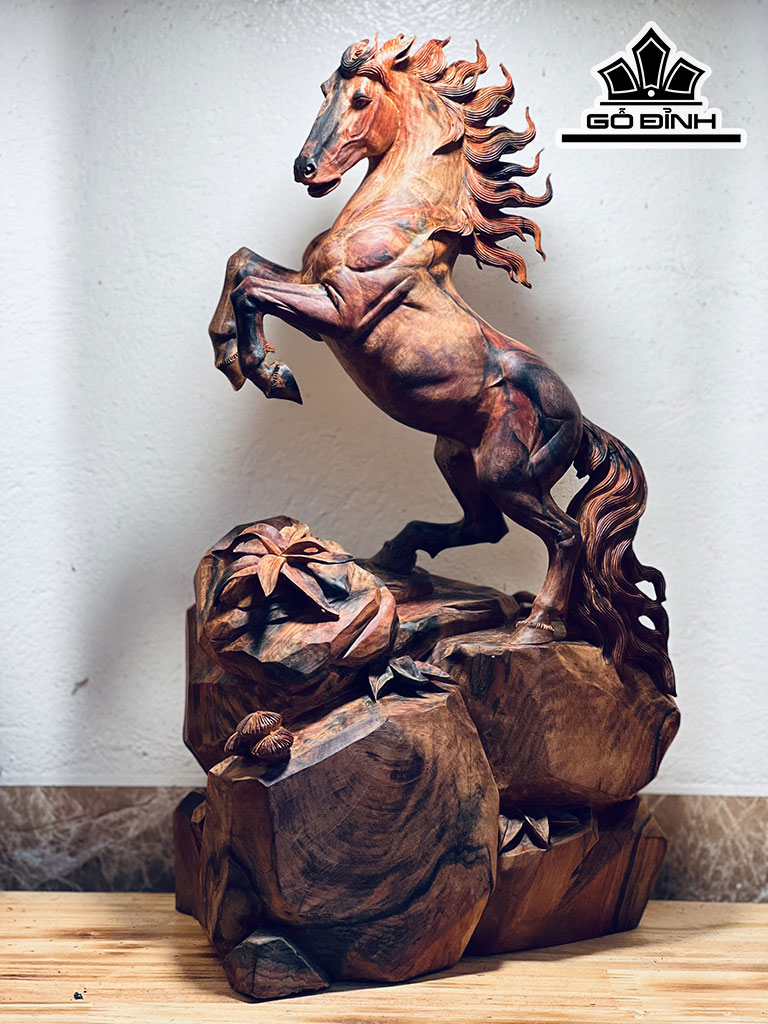 Tượng Ngựa Phong Thủy (Nhất Mã Phi Thiên) Gỗ Trắc Cao 43 Ngang 26 Sâu 15 (cm)