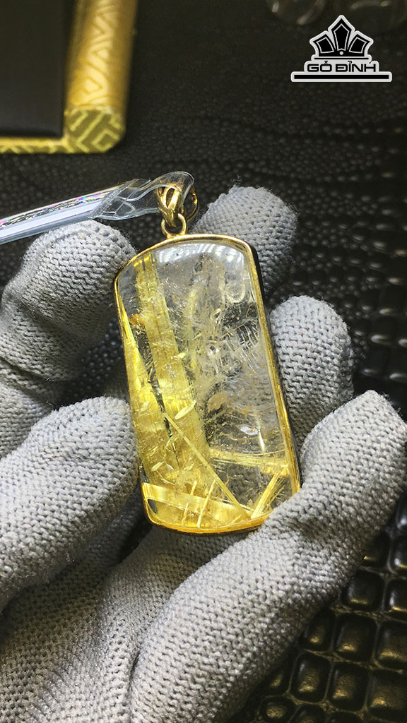 Mặt Dây Chuyền Quan Âm Đá Thạch Anh Tóc Vàng Cao 43,71 Ngang 22,9 Sâu 9,35 (mm) 110,72cts