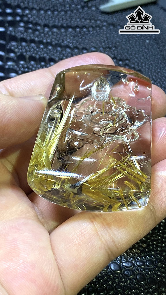 Mặt Dây Chuyền Quan Âm Đá Thạch Anh Tóc Vàng Cao 57,3 Ngang 38 Sâu 14,8 (mm) 60,5gr