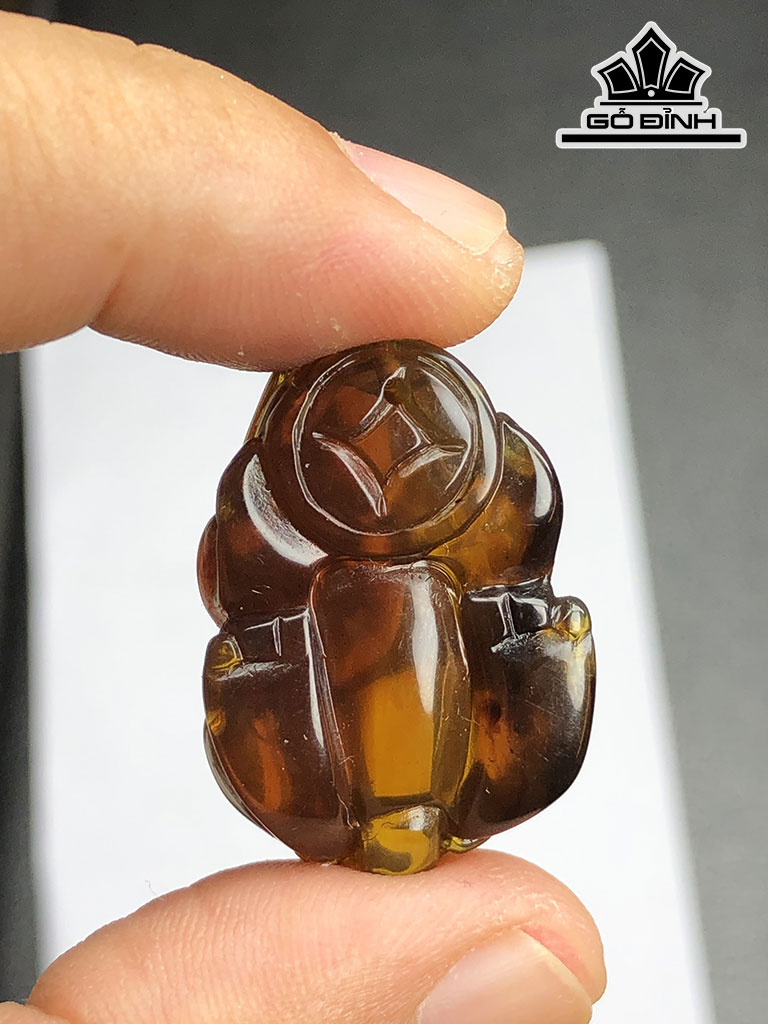 Mặt Dây Chuyền Tỳ Hưu Đá Hổ Phách Cao 29 Ngang 20 Sâu 15,6 (mm) 5,2gr