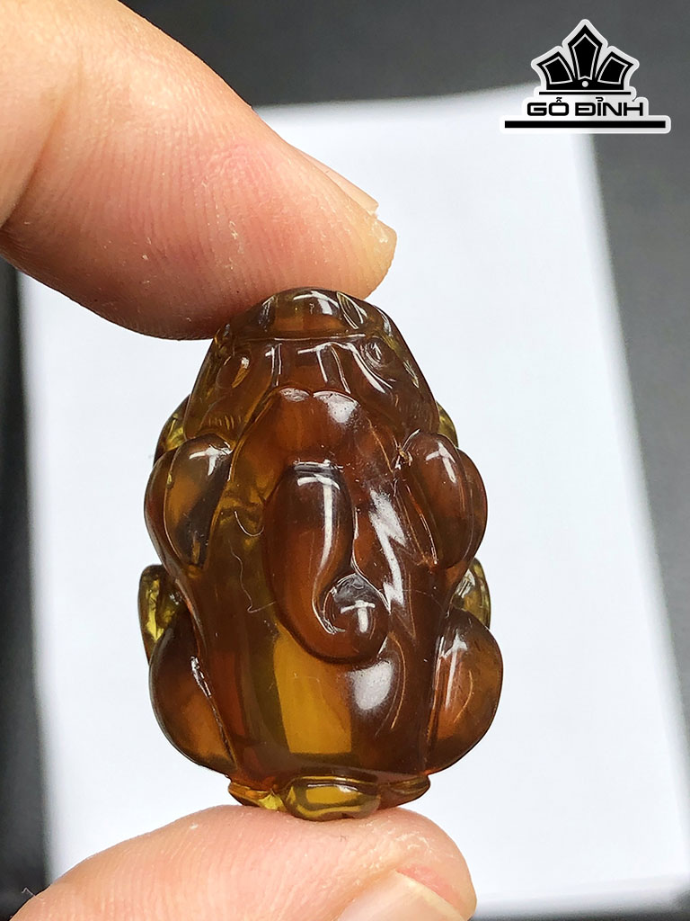 Mặt Dây Chuyền Tỳ Hưu Đá Hổ Phách Cao 29 Ngang 20 Sâu 15,6 (mm) 5,2gr