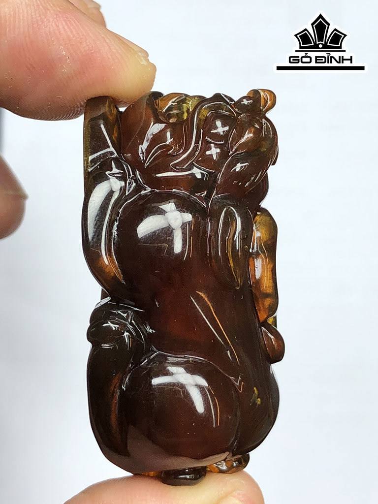 Mặt Dây Chuyền Tỳ Hưu Đá Hổ Phách Cao 47,5 Ngang 26,6 Sâu 23 (mm) 18gr