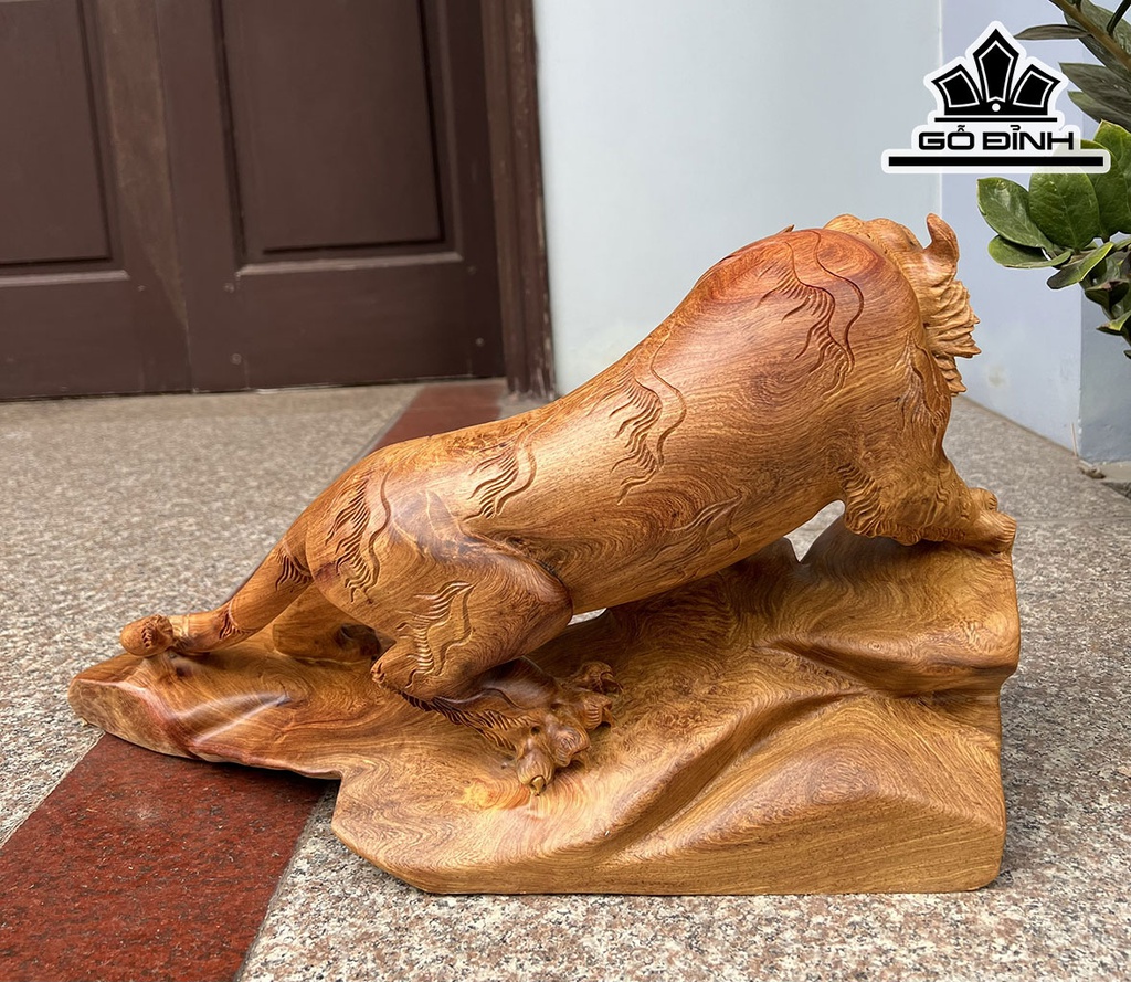 Tượng Hổ Săn Mồi Gỗ Hương Cao 29 Ngang 50 Sâu 20 (cm)