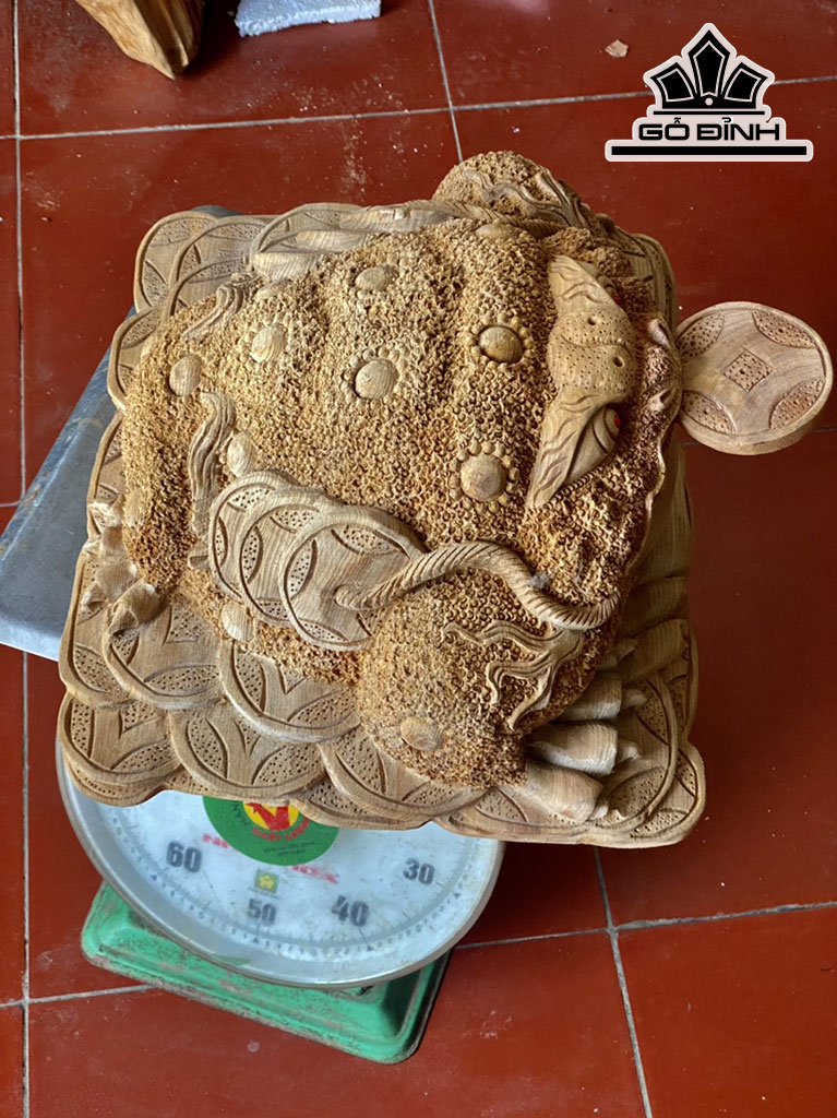 Tượng Cóc Ngậm Tiền Gỗ Ngọc Am Cao 26 Ngang 42 Sâu 33 (cm)
