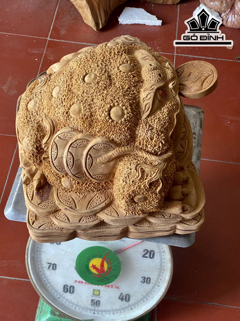 Tượng Cóc Ngậm Tiền Gỗ Ngọc Am Cao 29 Ngang 40 Sâu 32 (cm)