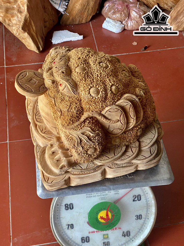 Tượng Cóc Ngậm Tiền Gỗ Ngọc Am Cao 29 Ngang 40 Sâu 32 (cm)