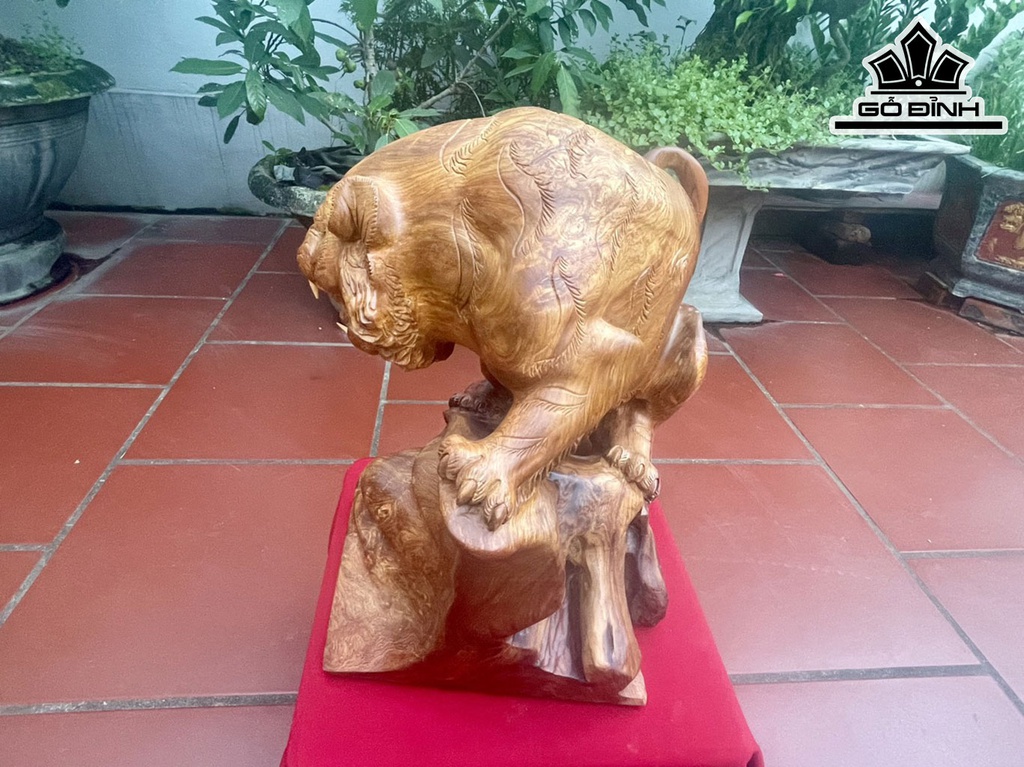 Tượng Hổ Phong Thủy Gỗ Hương Cao 45 Ngang 70 Sâu 32 (cm)
