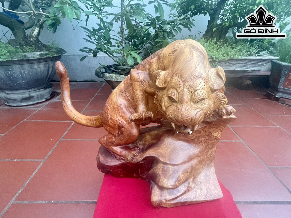 Tượng Hổ Phong Thủy Gỗ Hương Cao 45 Ngang 70 Sâu 32 (cm)