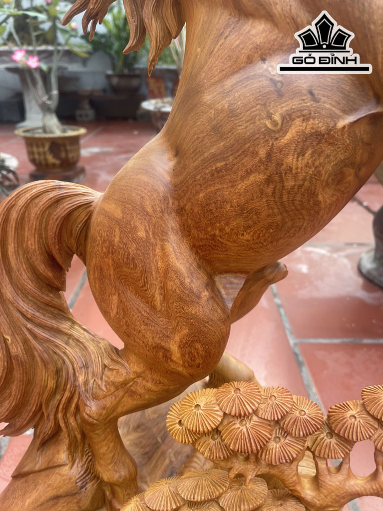 Tượng Ngựa Phong Thủy (Nhất Mã Phi Thiên) Gỗ Hương Cao 78 Ngang 50 Sâu 33 (cm)