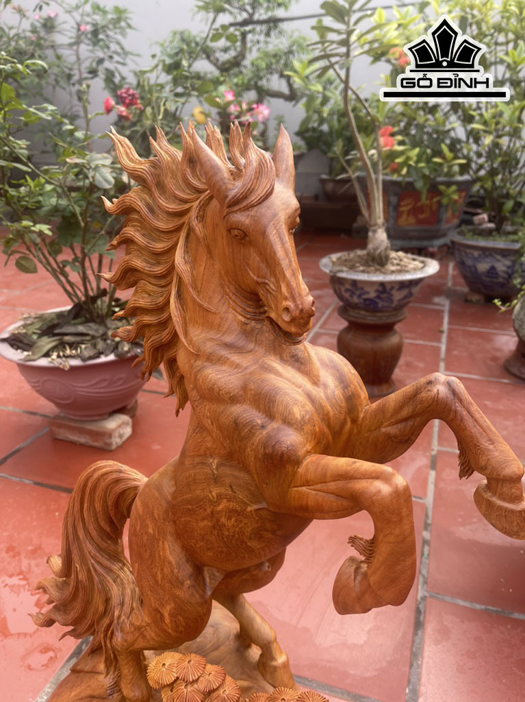Tượng Ngựa Phong Thủy (Nhất Mã Phi Thiên) Gỗ Hương Cao 78 Ngang 50 Sâu 33 (cm)