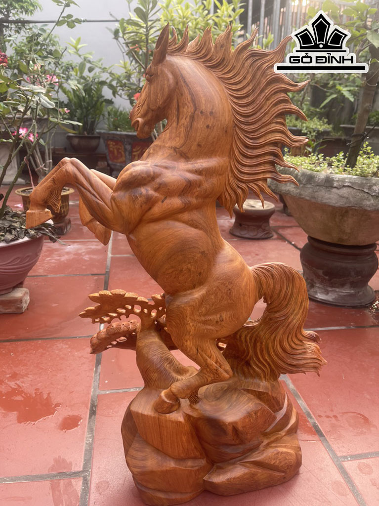 Tượng Ngựa Phong Thủy (Nhất Mã Phi Thiên) Gỗ Hương Cao 78 Ngang 50 Sâu 33 (cm)