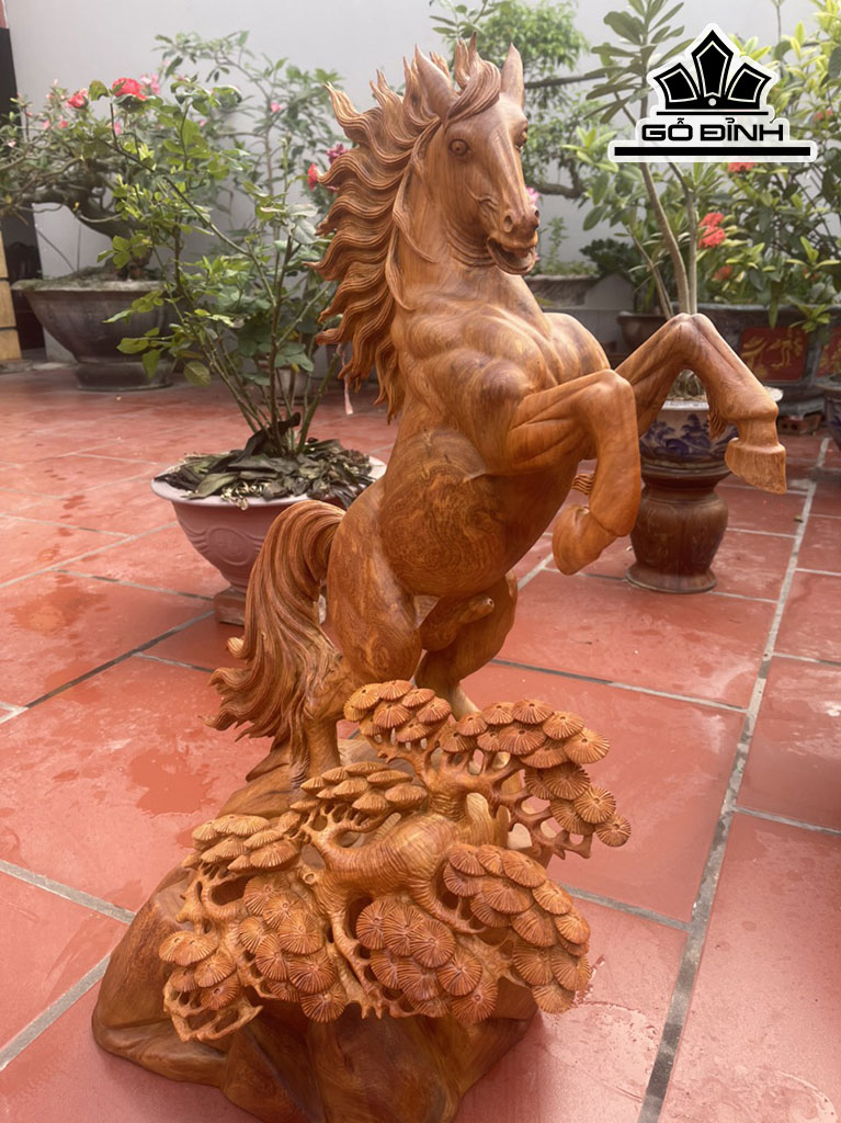 Tượng Ngựa Phong Thủy (Nhất Mã Phi Thiên) Gỗ Hương Cao 78 Ngang 50 Sâu 33 (cm)