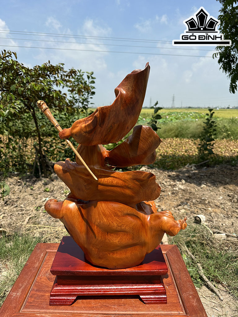 Tượng Đạt Ma Sư Tổ Gỗ Hương Cao 67 Ngang 42 Sâu 30 (cm)