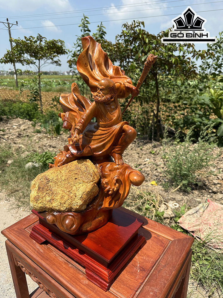Tượng Đạt Ma Sư Tổ Gỗ Hương Cao 67 Ngang 42 Sâu 30 (cm)