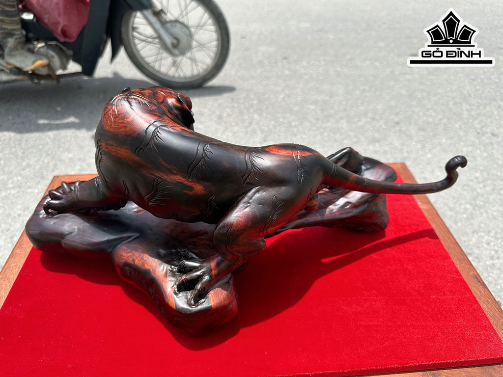 Tượng Hổ Phong Thủy Gỗ Trắc Ngang 51 Cao 22 Sâu 21 (cm)