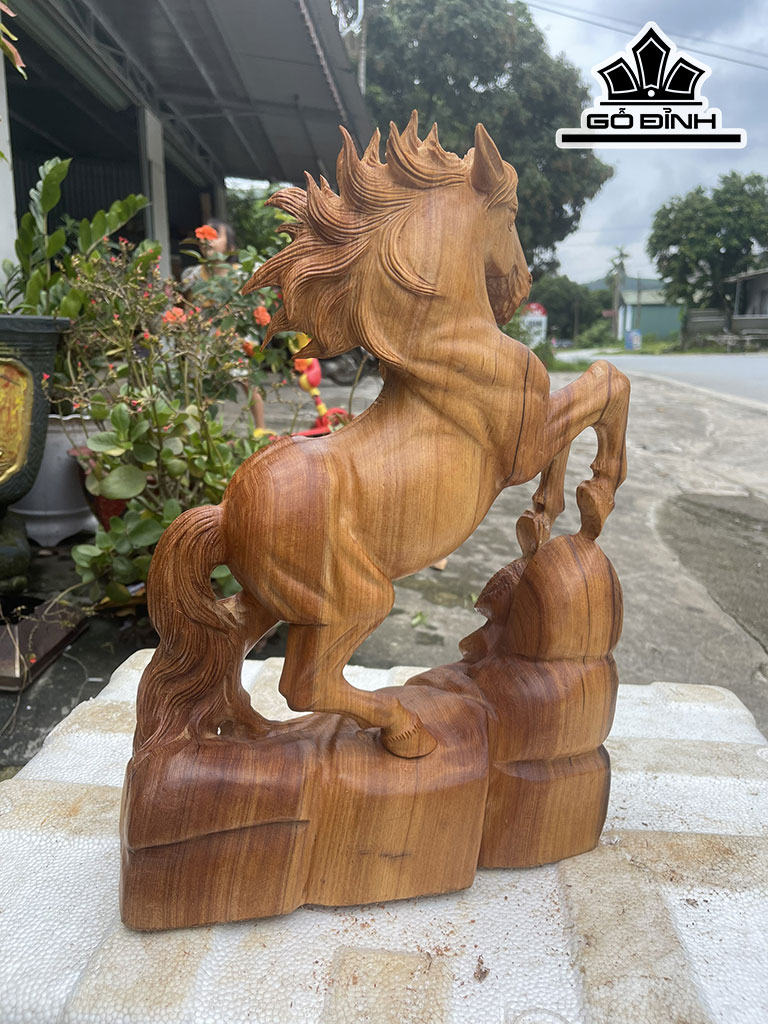 Tượng Ngựa Phong Thủy (Nhất Mã Phi Thiên) Gỗ Ngọc Am Cao 40 Ngang 30 Sâu 12 (cm)