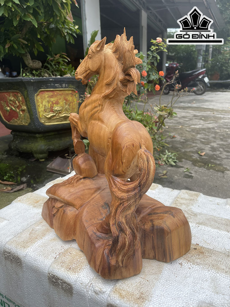 Tượng Ngựa Phong Thủy (Nhất Mã Phi Thiên) Gỗ Ngọc Am Cao 40 Ngang 30 Sâu 23 (cm)