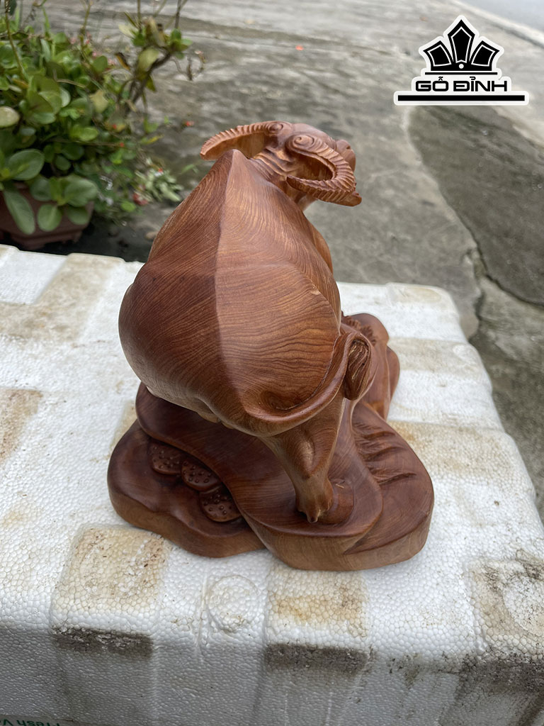 Tượng Trâu Gỗ Ngọc Am Cao 35 Ngang 25 Sâu 20 (cm)