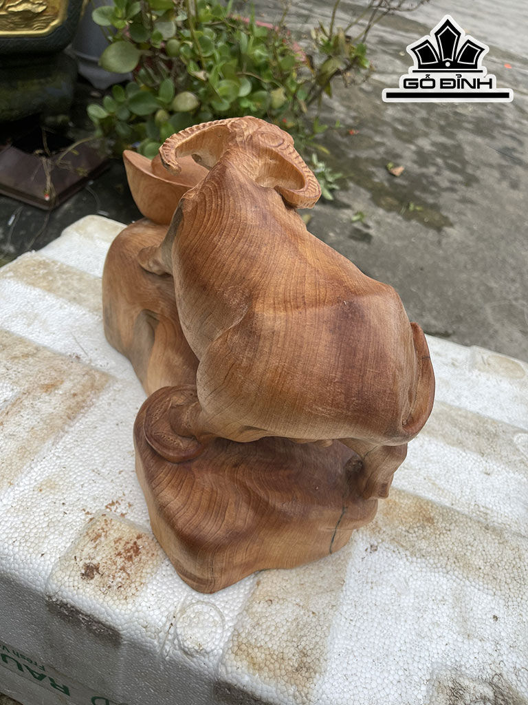 Tượng Trâu Gỗ Ngọc Am Cao 37 Ngang 26 Sâu 19 (cm)