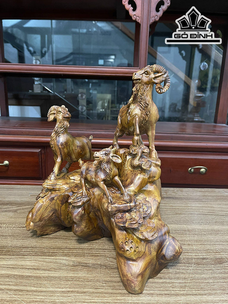 Tượng Tam Dương Khai Thái Gỗ Sưa Cao 35 Ngang 35 Sâu 33 (cm)