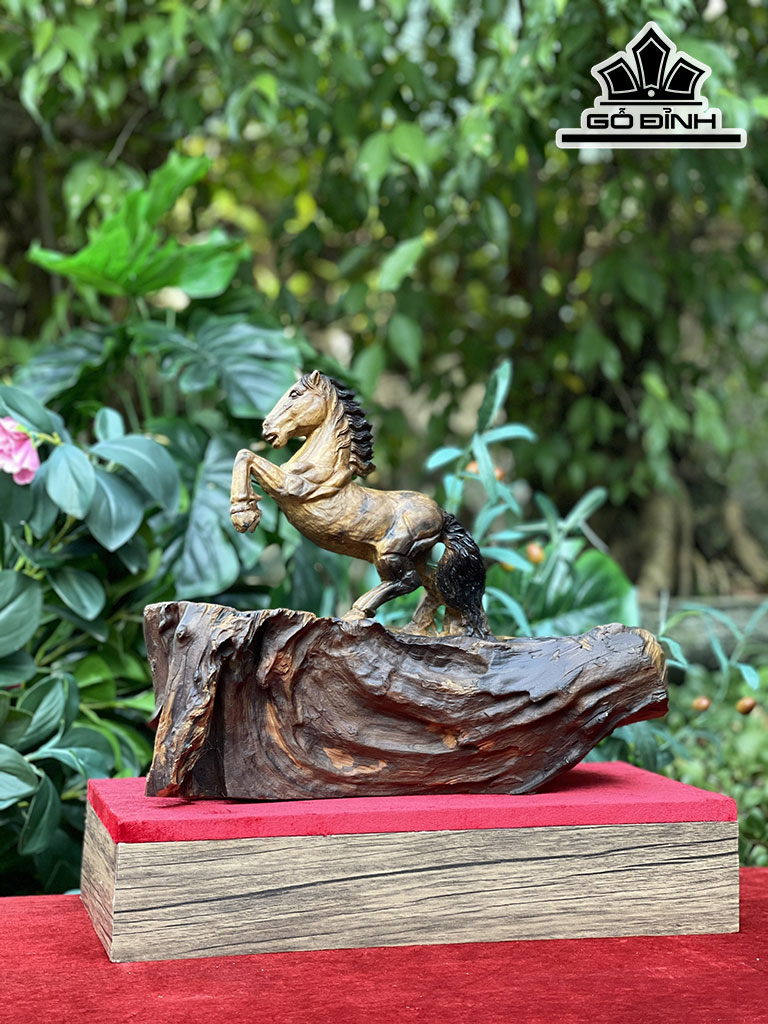 Tượng Ngựa Phong Thủy (Nhất Mã Phi Thiên) Gỗ Bách Xanh Cao 29 Ngang 36 Sâu 18 (cm)