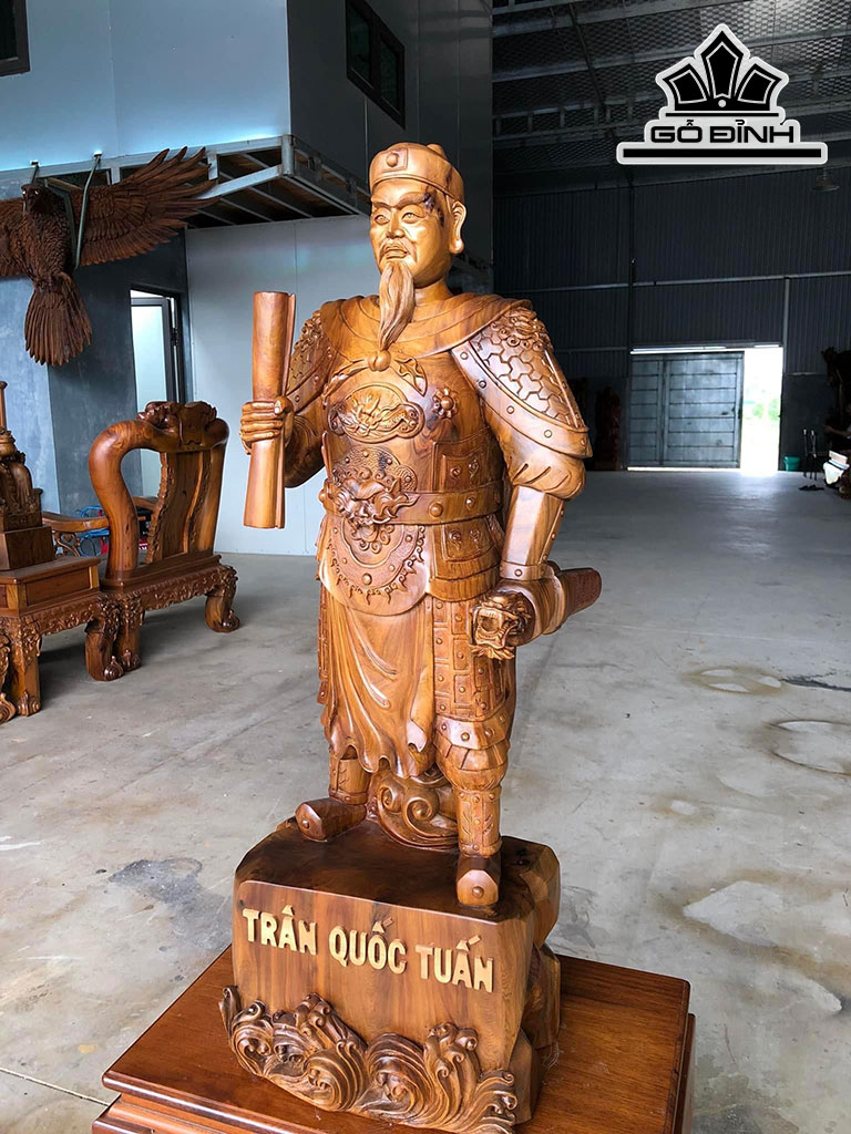 Tượng Trần Quốc Tuấn Gỗ Bách Xanh Cao 100 Ngang 40 Sâu 30 (cm)