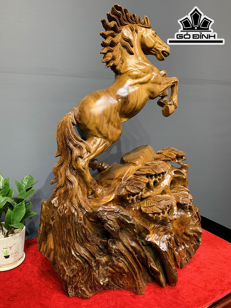 Tượng Ngựa Phong Thủy (Nhất Mã Phi Thiên) Gỗ Bách Xanh Cao 66 Ngang 43 Sâu 24 (cm)