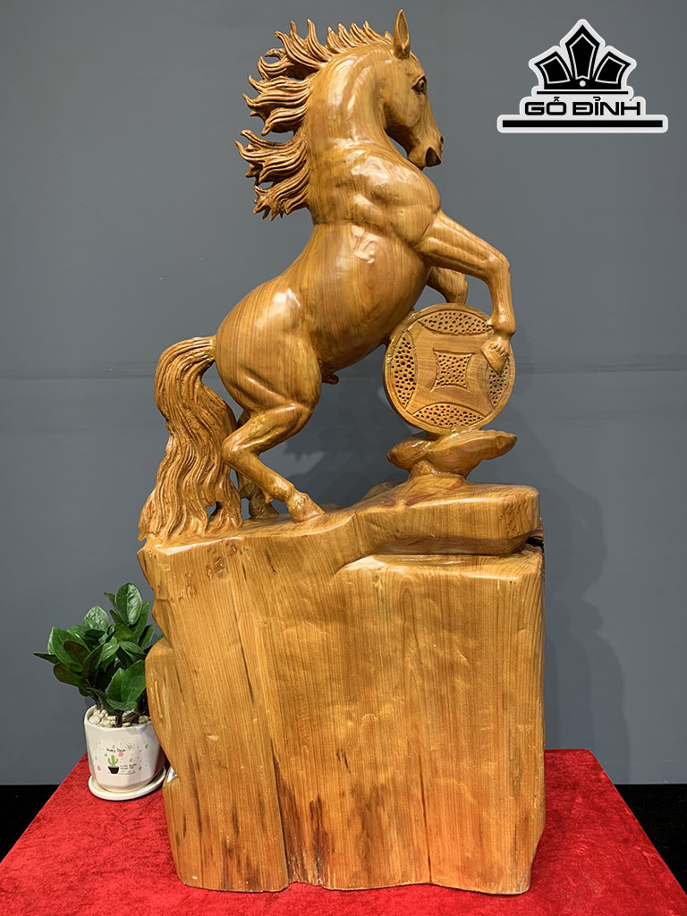 Tượng Ngựa Phong Thủy (Nhất Mã Phi Thiên) Gỗ Ngọc Am Cao 89 Ngang 41 Sâu 28 (cm)