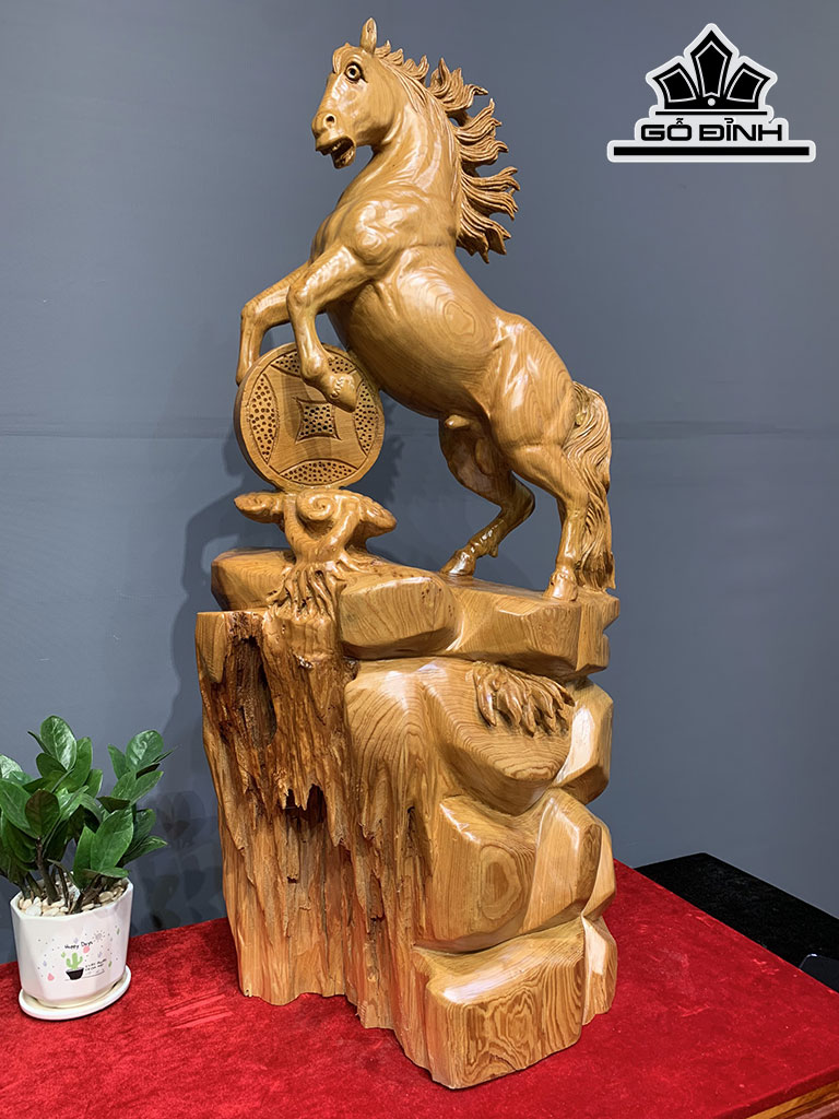Tượng Ngựa Phong Thủy (Nhất Mã Phi Thiên) Gỗ Ngọc Am Cao 89 Ngang 41 Sâu 28 (cm)