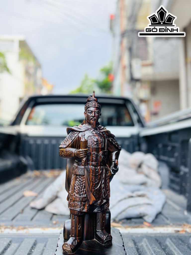 Tượng Trần Quốc Tuấn Gỗ Mun Hoa Cao 50 Ngang 18 Sâu 16 (cm)