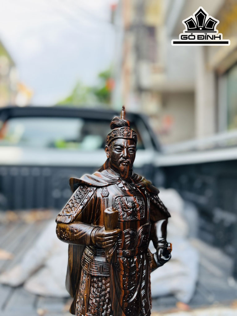 Tượng Trần Quốc Tuấn Gỗ Mun Hoa Cao 50 Ngang 18 Sâu 16 (cm)