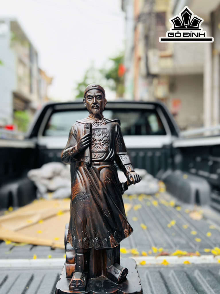 Tượng Trần Quốc Tuấn Gỗ Mun Hoa Cao 60 Ngang 19 Sâu 15 (cm)