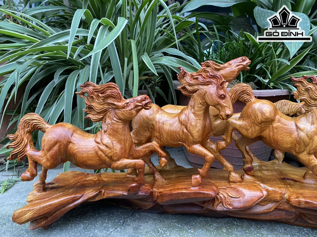 Tượng Bát Mã Gỗ Hương Cao 30 Ngang 88 Sâu 17 (cm)