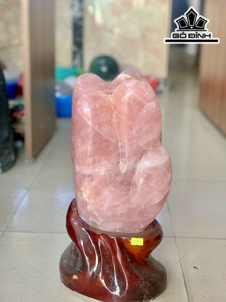 Tác Phẩm Đá Thạch Anh Hồng Cao 40 Ngang 16 (cm) 8,78kg