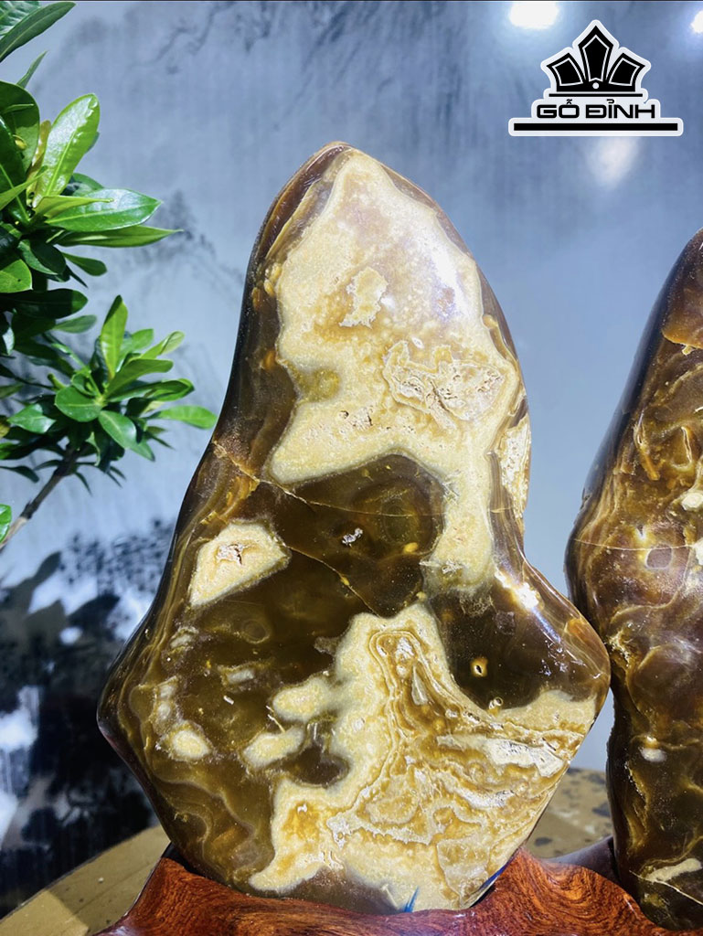 Tác Phẩm Đá Mã Não Cao 23 Ngang 23 (cm) 2,3kg
