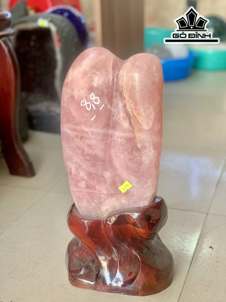 Tác Phẩm Đá Thạch Anh Hồng Cao 40 Ngang 16 (cm) 8,78kg