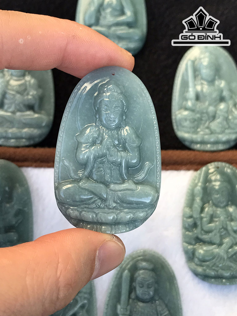 Mặt Dây Chuyền Phật Bản Mệnh Đá Cẩm Thạch (Jadeite) Cao 4,75 Ngang 3 Sâu 0,6 (mm)