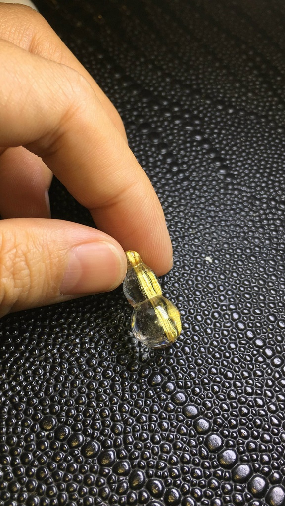 Mặt Dây Chuyền Hồ Lô Đá Thạch Anh Tóc Vàng Cao 20,8 Ngang 11,2 Sâu 10,2 (mm) 2,7gr
