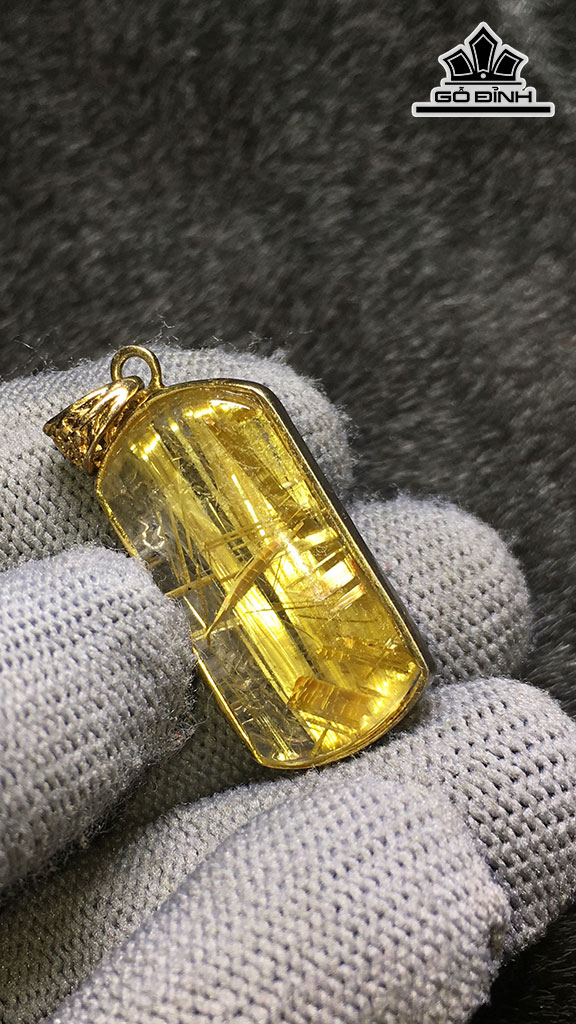 Mặt Dây Chuyền Quan Âm Đá Thạch Anh Tóc Vàng Cao 29,7 Ngang 15,7 Sâu 8,4 (mm) 8,7gr