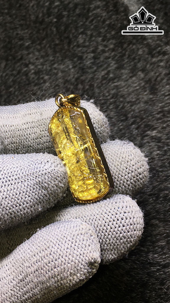 Mặt Dây Chuyền Quan Âm Đá Thạch Anh Tóc Vàng Cao 29,7 Ngang 15,7 Sâu 8,4 (mm) 8,7gr