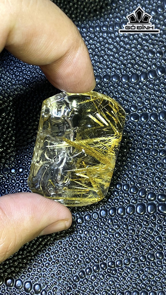 Mặt Dây Chuyền Quan Âm Đá Thạch Anh Tóc Vàng Cao 42 Ngang 29 Sâu 10 (mm) 22,3gr
