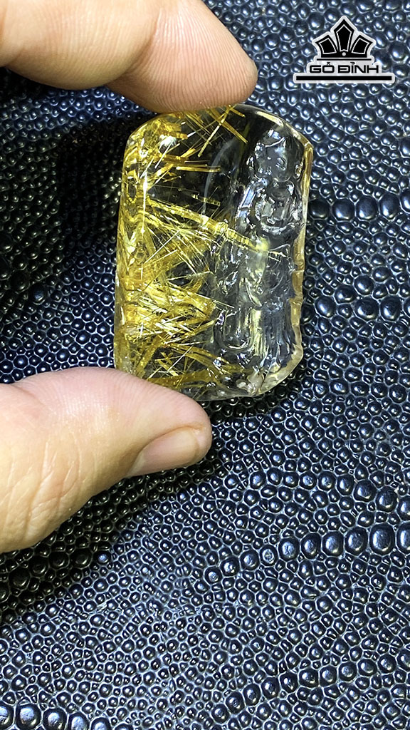 Mặt Dây Chuyền Quan Âm Đá Thạch Anh Tóc Vàng Cao 42 Ngang 29 Sâu 10 (mm) 22,3gr
