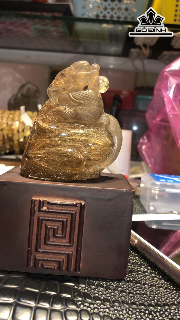 Tác Phẩm Đá Thạch Anh Tóc Vàng Cao 76 Ngang 52,9 Sâu 32,5 (mm) 147,7gr