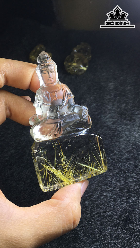 Tượng Phật Bà Quan Âm Đá Thạch Anh Tóc Vàng Cao 74,3 Ngang 38,6 Sâu 18,2 (mm) 69,5gr
